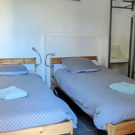 Vakantiehuis Haven Of Peace With Pool Facing The Sea
